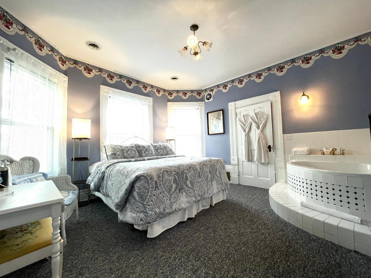 Blue Room,1399823312:JPEG