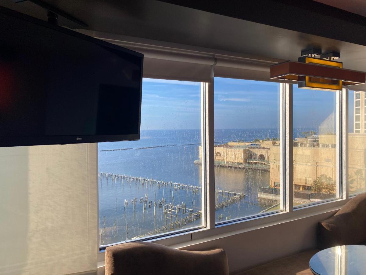 2 Queens Nonsmoking Platinum Tower View