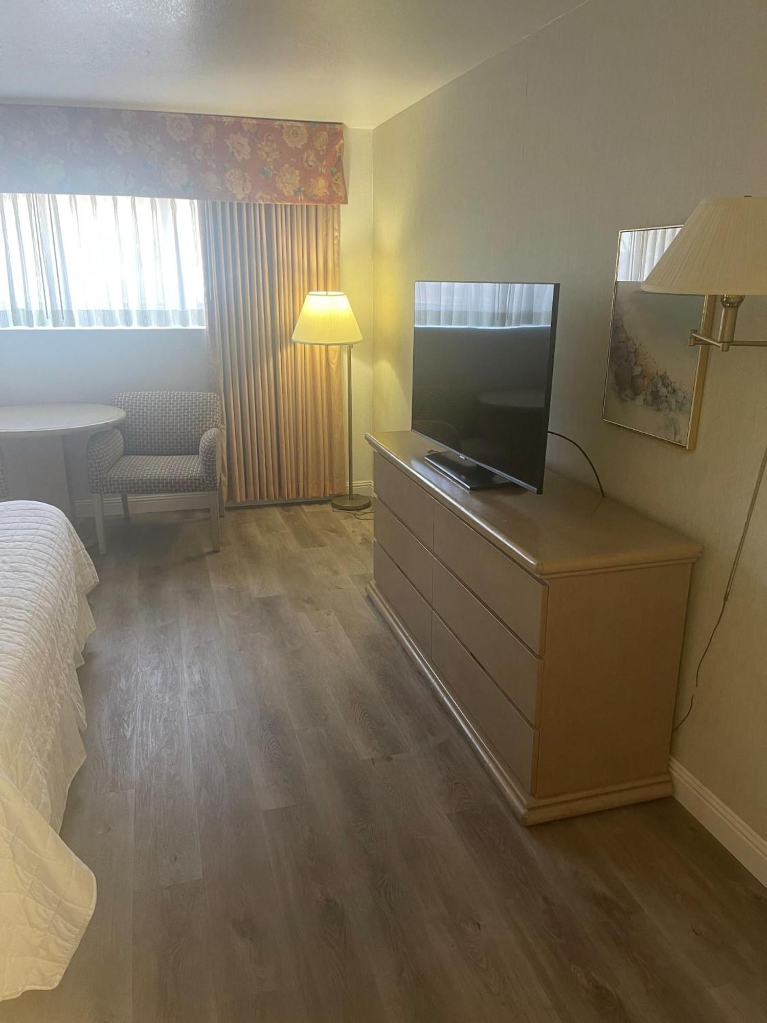 Double Room Two Double Beds Non-Smoking