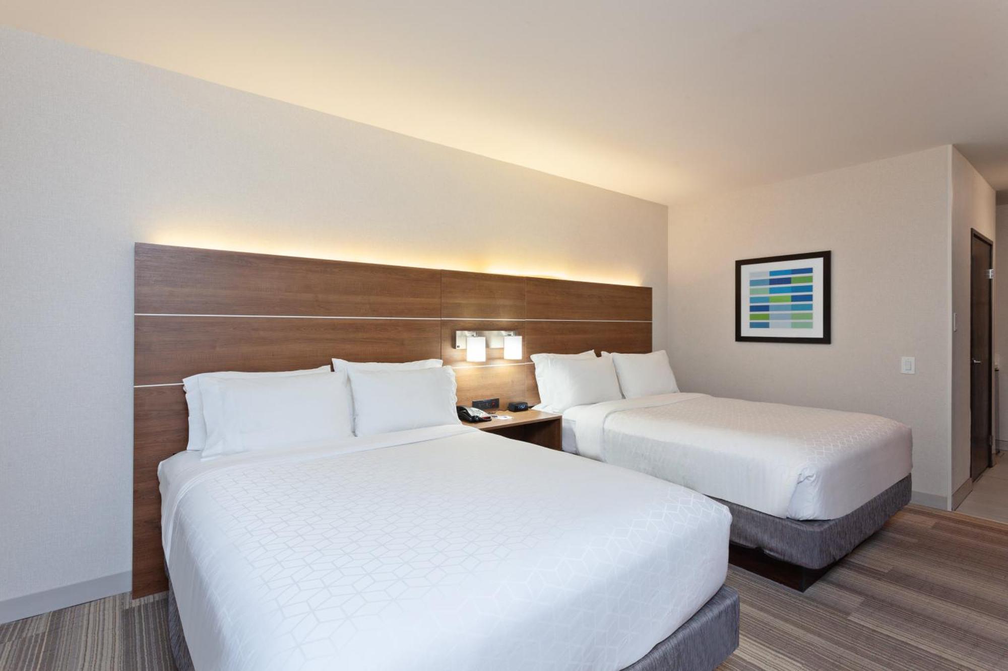 Standard Double Room with Two Double Beds - High Floor