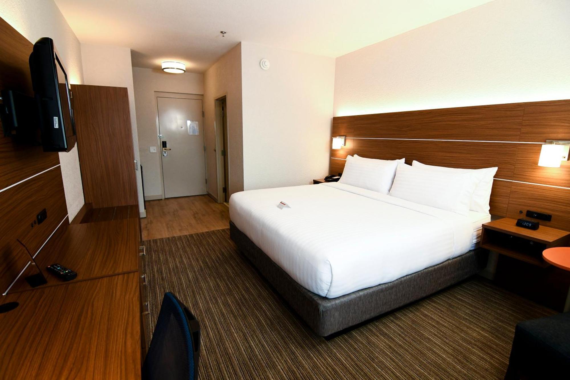 Standard King Room