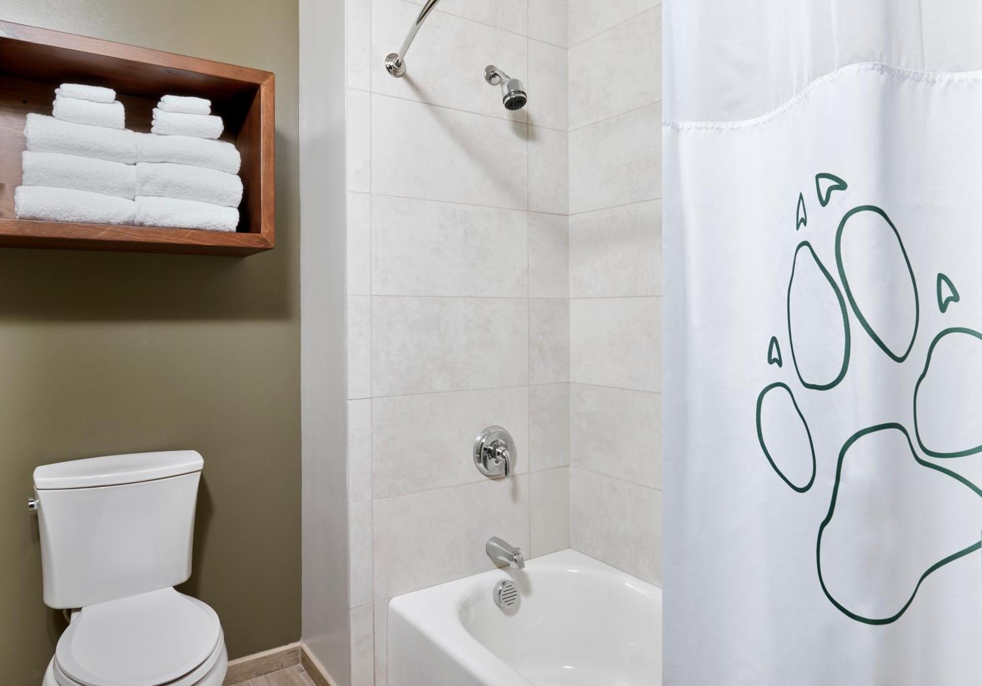 Luxury King Suite - Water Park Included