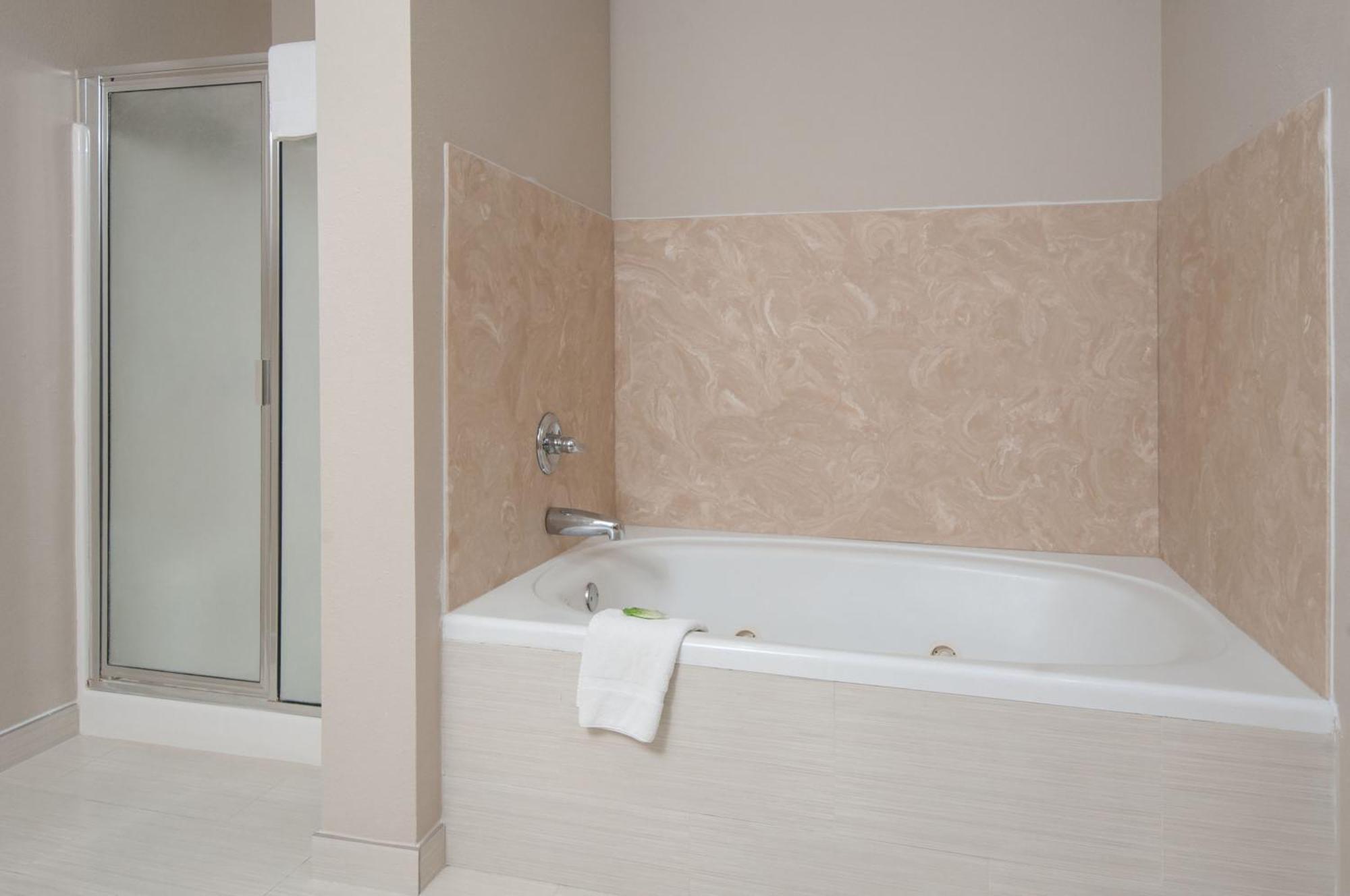 One-Bedroom King Suite