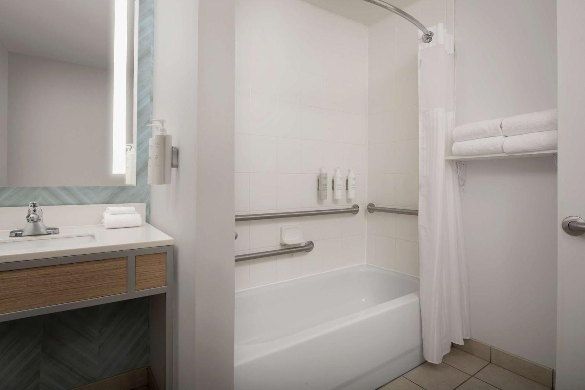 King Room Tub Mobility Hearing Access