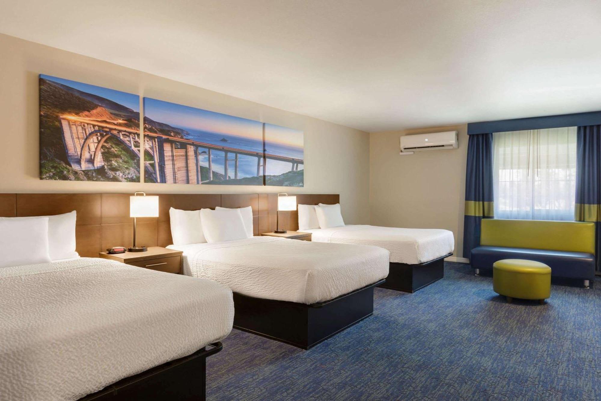 Studio Suite with Three Queen Beds - Non-Smoking