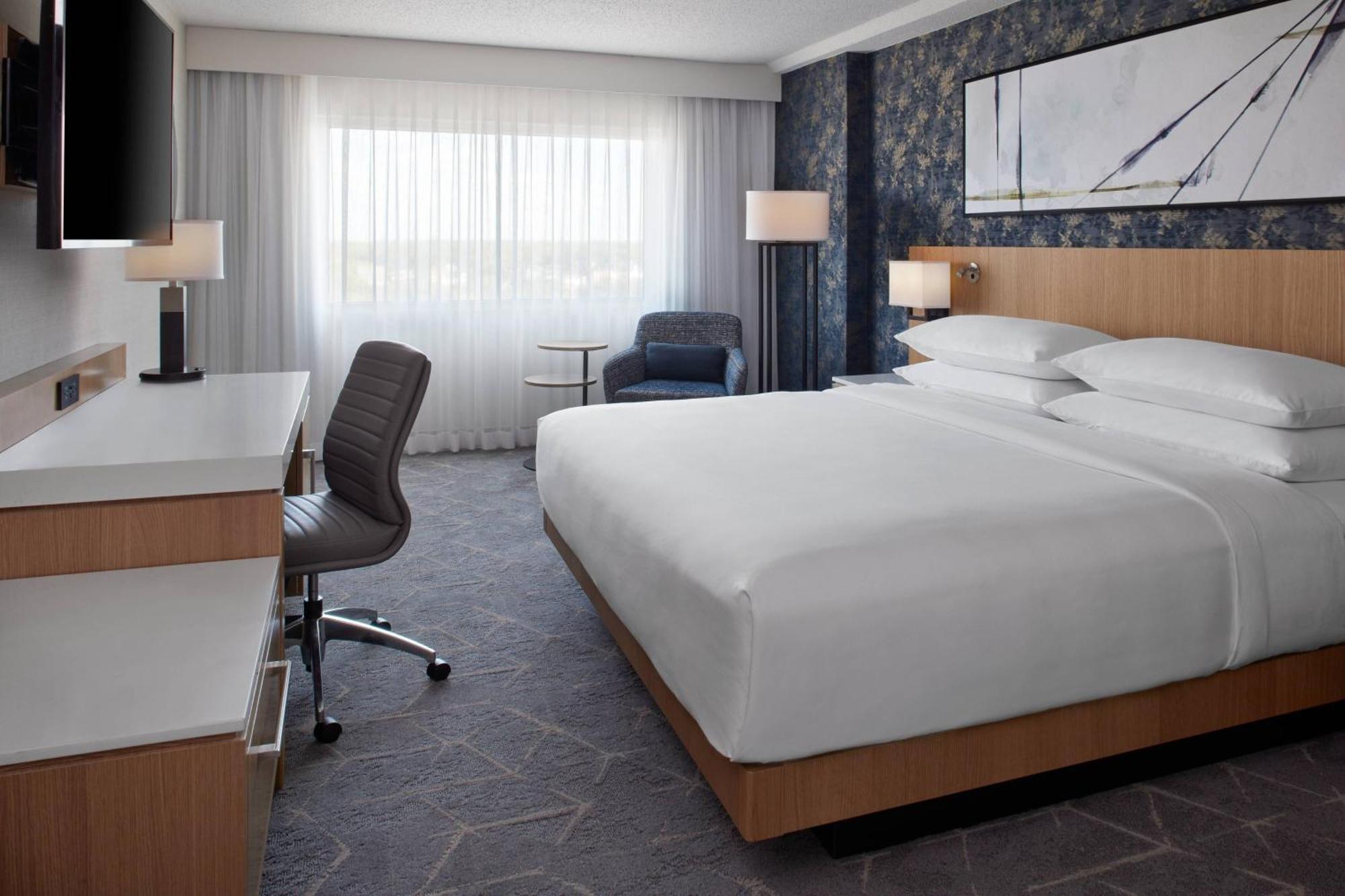 Guest room, 1 King, River view