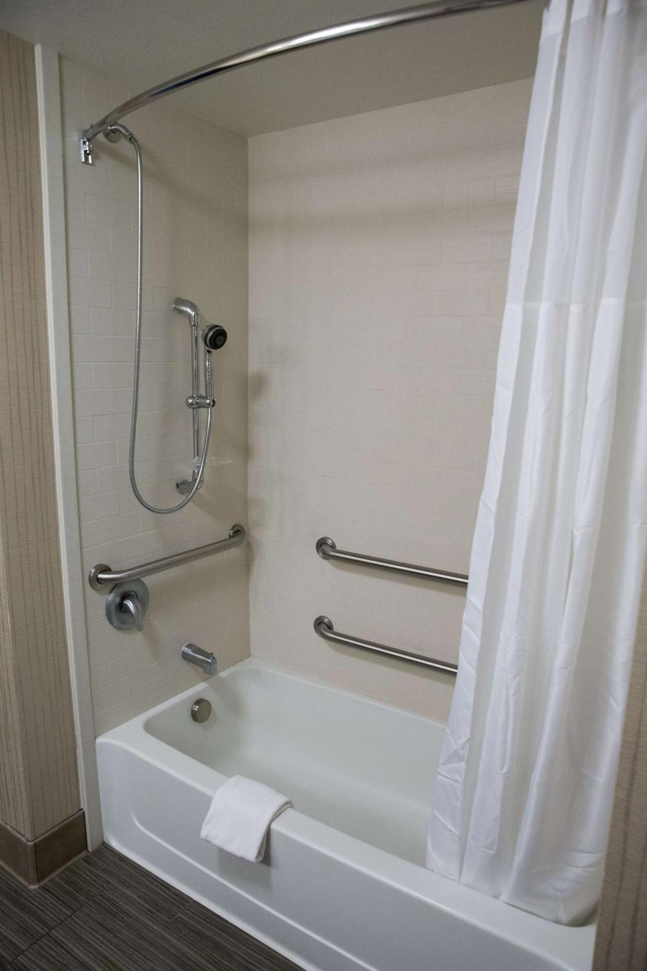 Queen Room Two Queen Beds Mobility Access or Non-Smoking