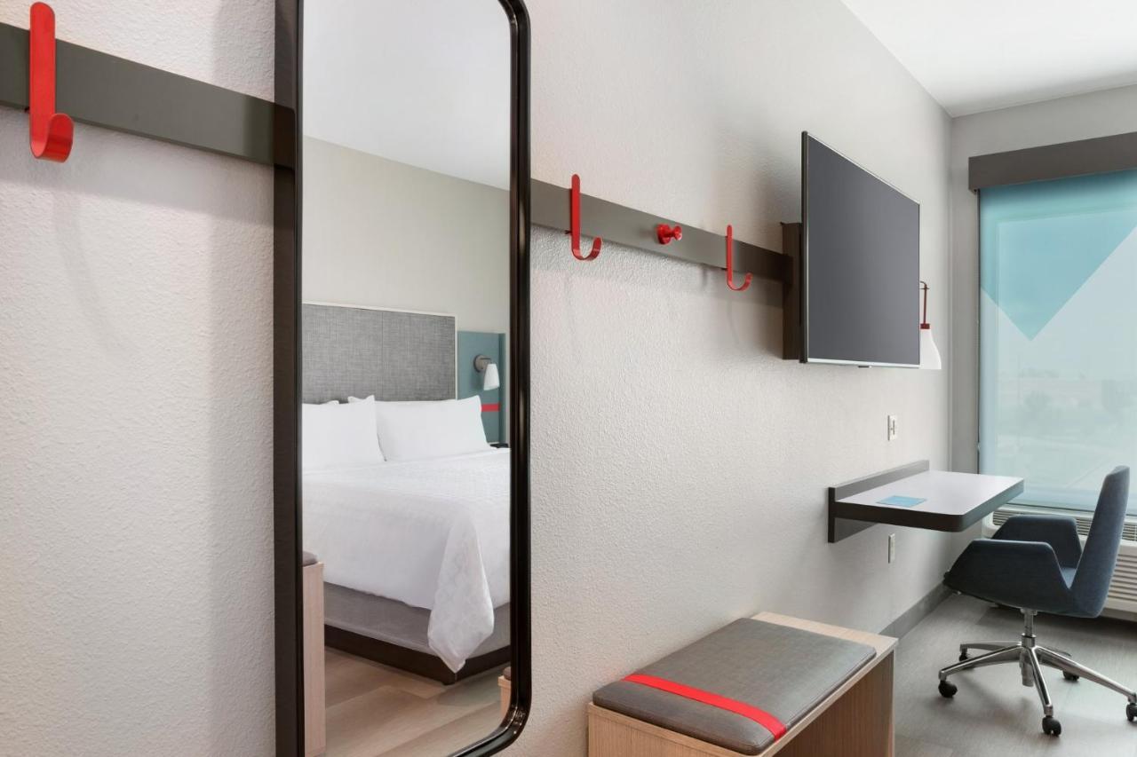 Standard King Room - Communications Accessible