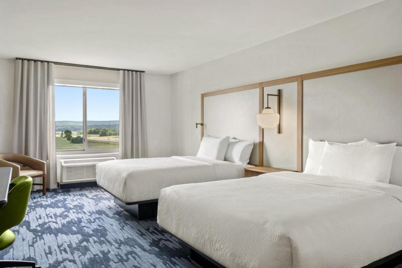 Queen Room with Two Queen Beds - Hearing Accessible