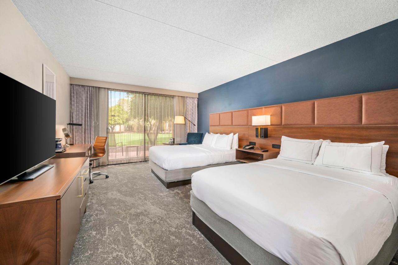 Queen Room Two Queen Beds Patio or Courtyard View