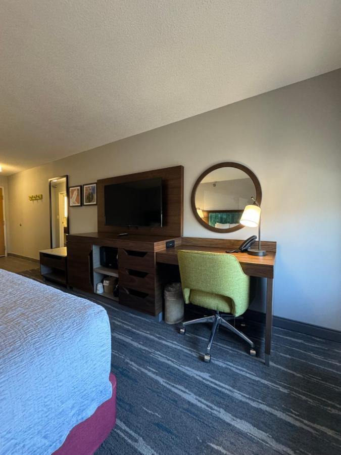 King Room with Sofa Bed and Study - Non-Smoking