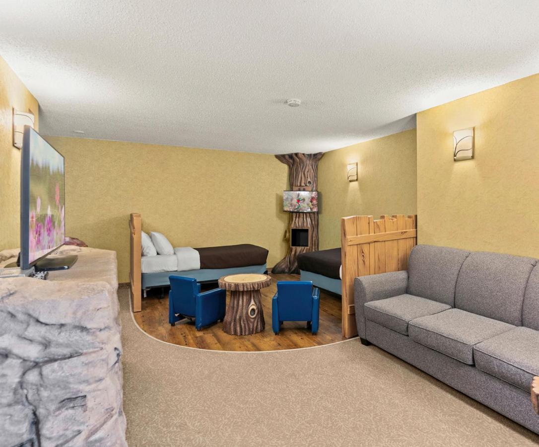 One-Bedroom Theme Suite - Non-Smoking
