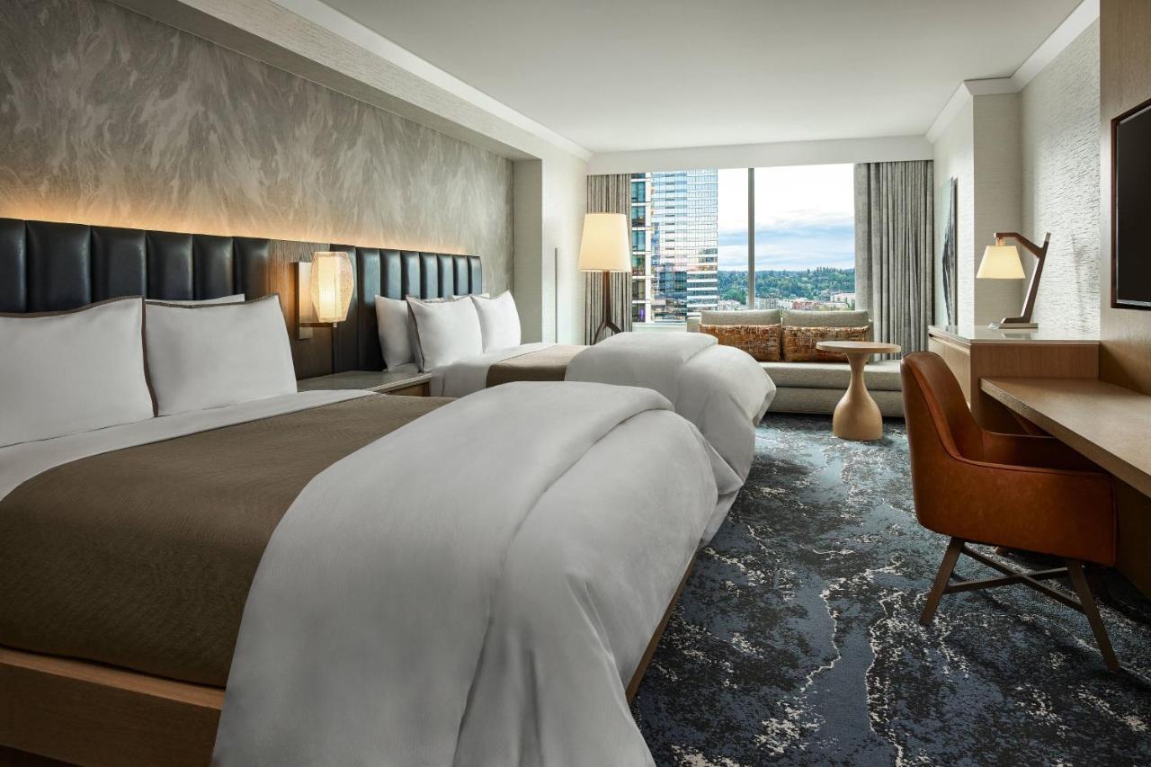 Deluxe Larger Guest room 2 Queen City view