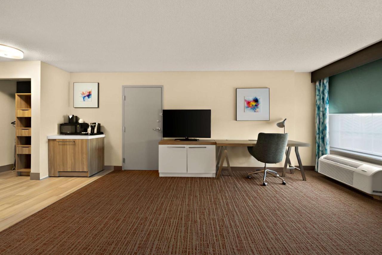 King Room Roll Shower Mobility or Hearing Accessible