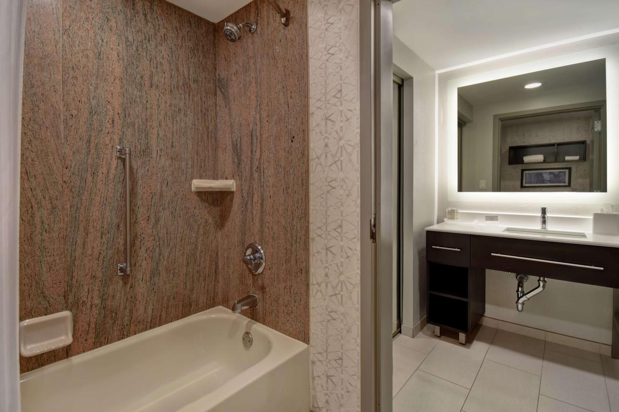 One-Bedroom King Suite Non-Smoking