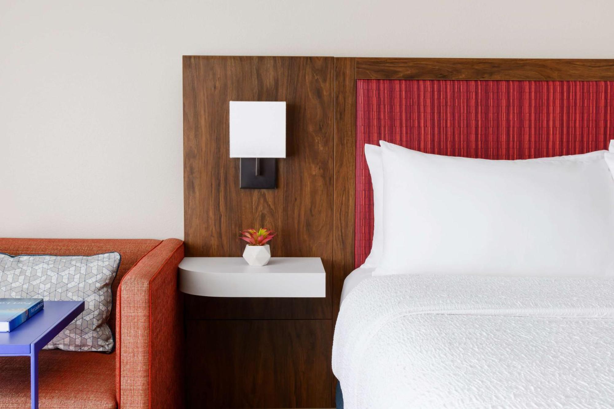 King Room with King Bed - Non-Smoking