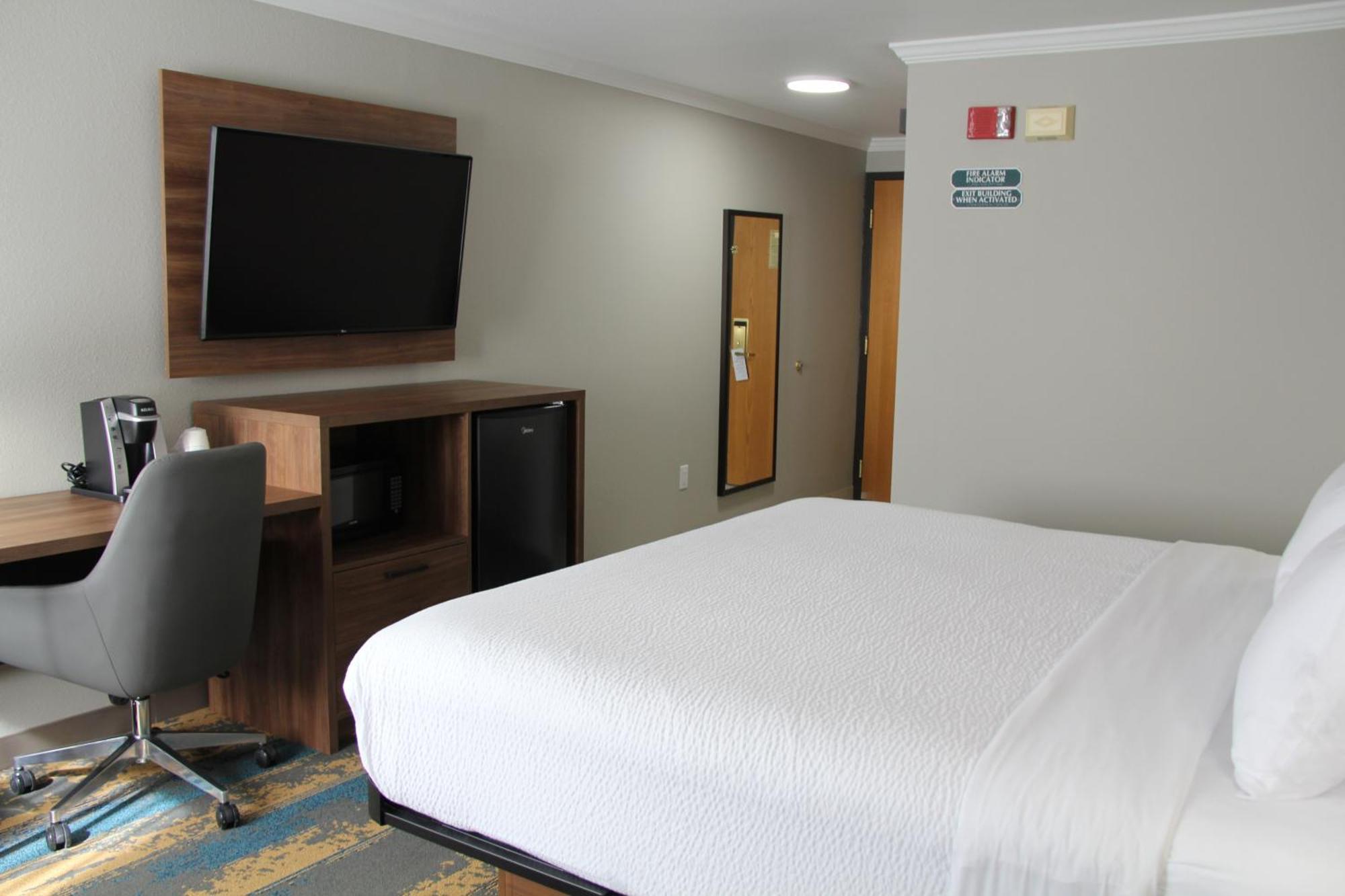 King Room Roll Shower Mobility Access or Non-Smoking