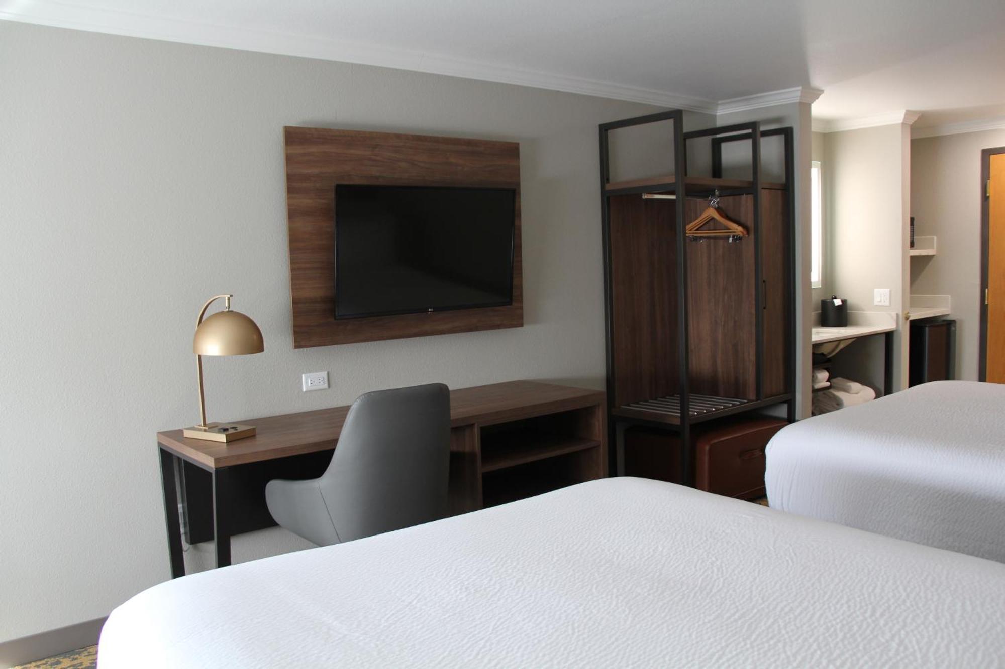 Queen Room Two Queen Beds Non-Smoking