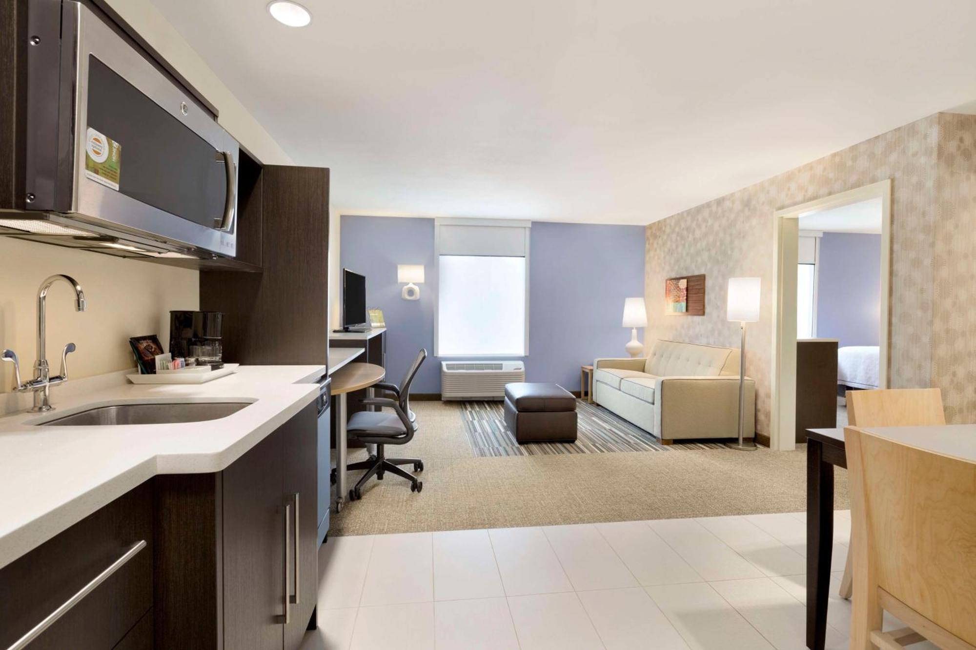One-Bedroom King Suite - Non-Smoking