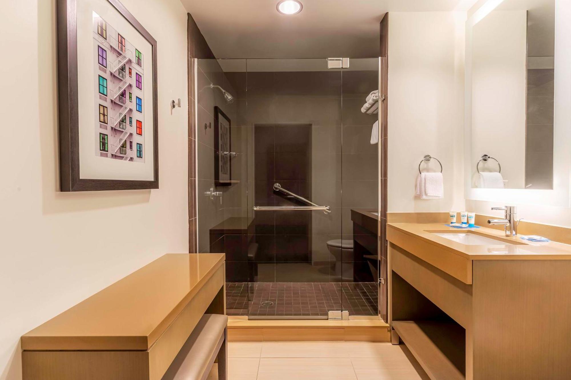 One-Bedroom King Suite Kitchen