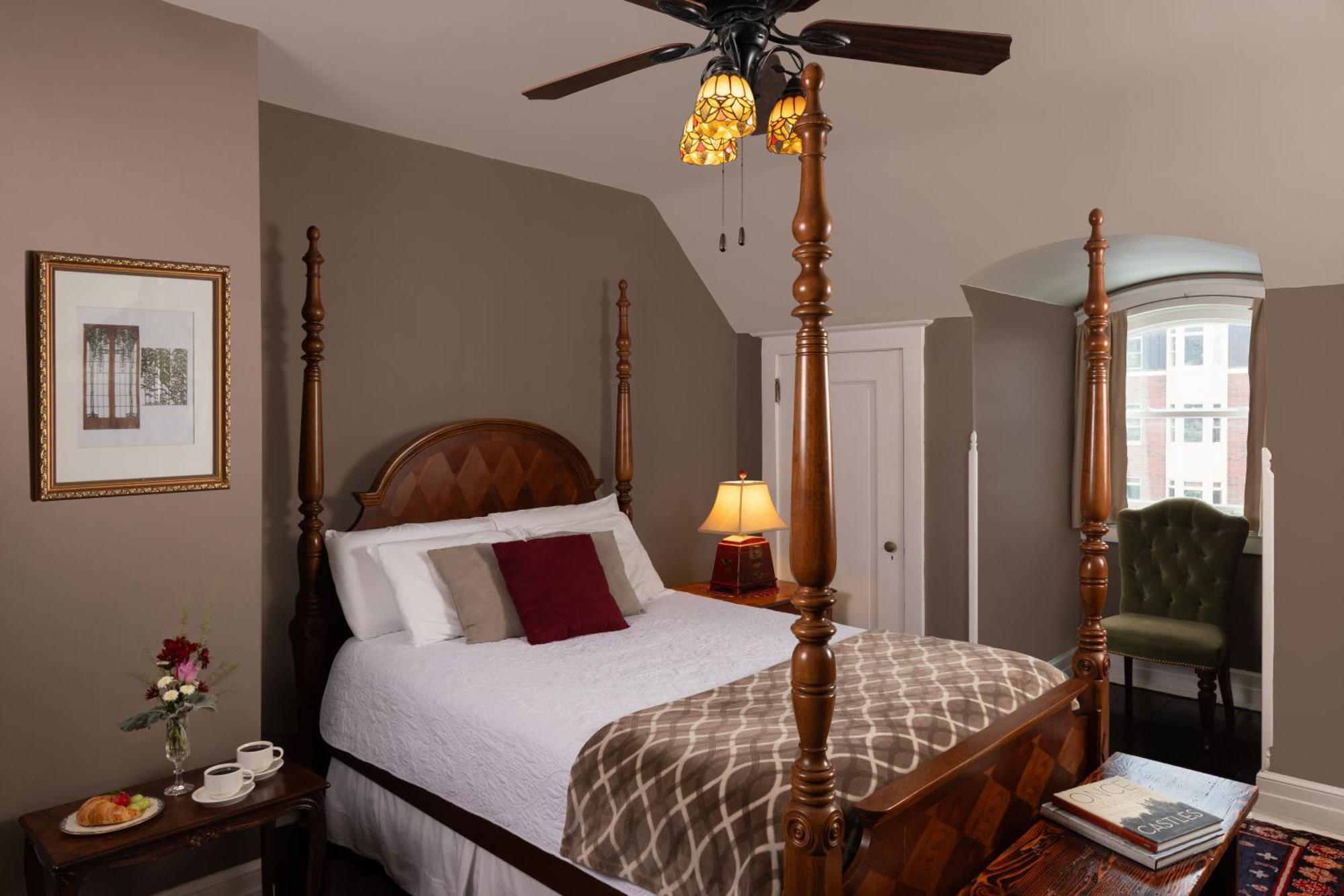 Deluxe Queen Room