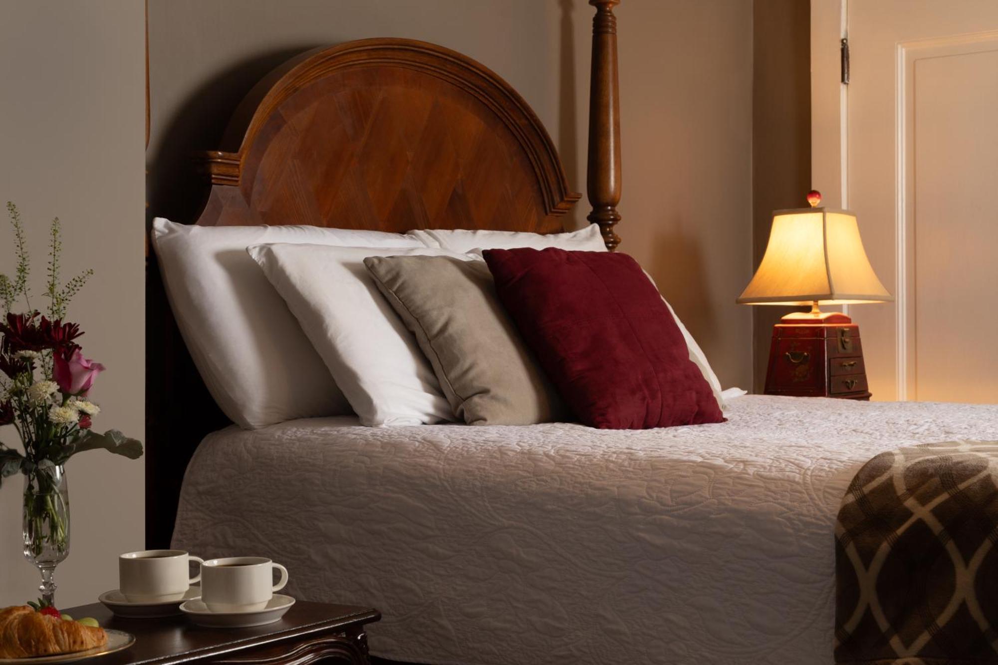 Deluxe Queen Room