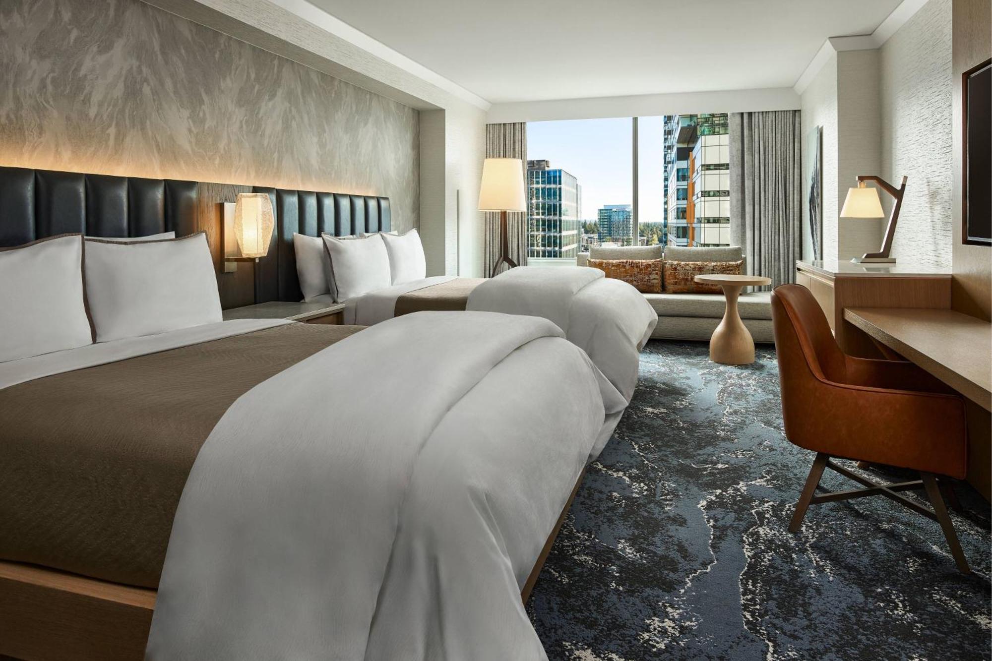 Deluxe Larger Guest room 2 Queen City view