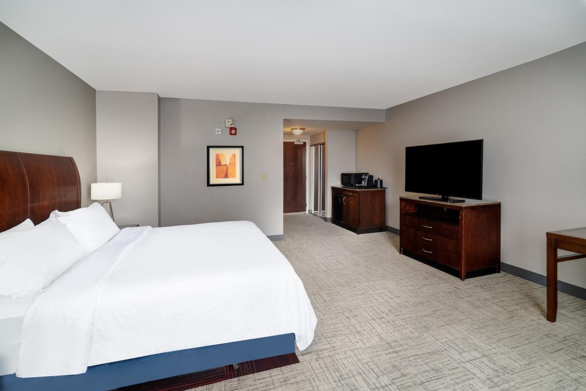 King Room with Tub - Mobility and Hearing Access
