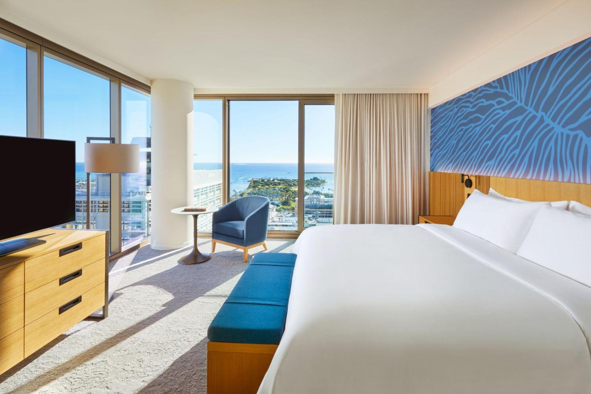 Premier King Room Ocean View Mobility Accessible Tub
