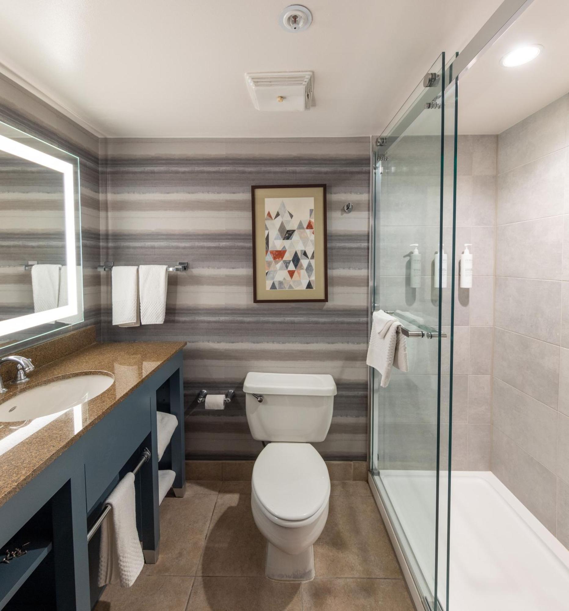 Two-Room Queen Suite Pool View