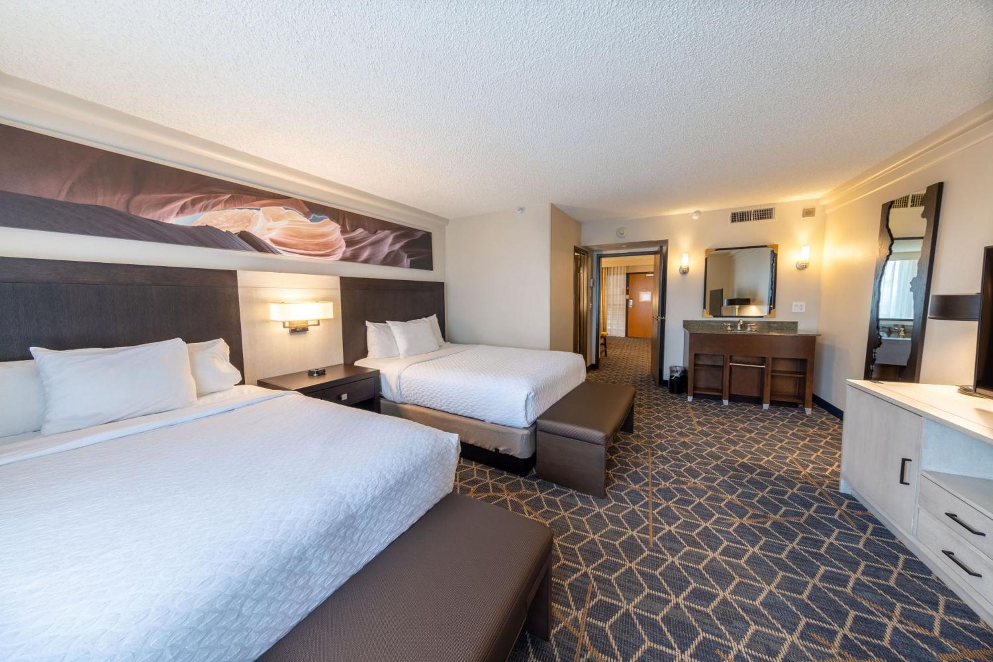 Two-Room Queen Suite Pool View
