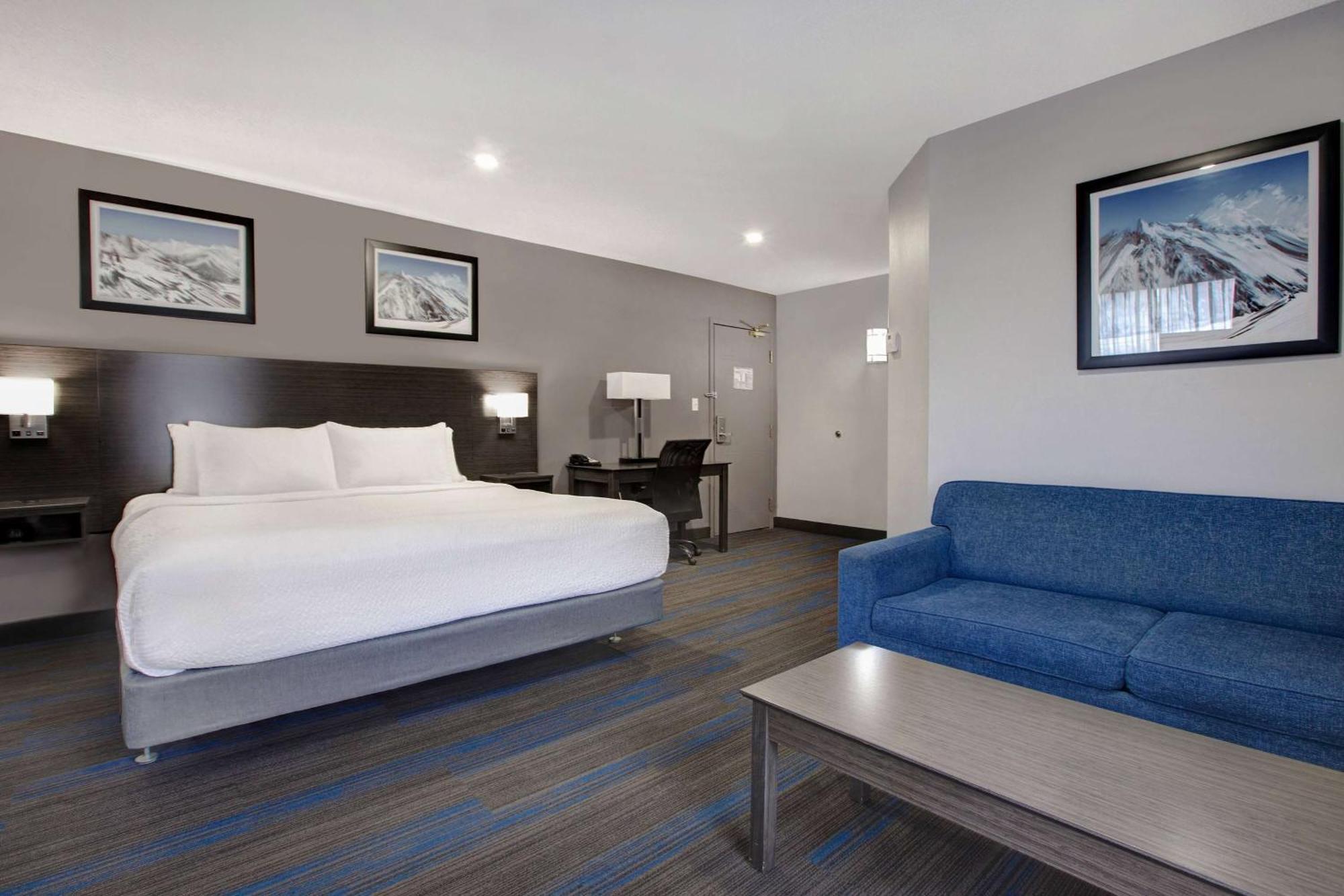 King Room /First Floor with Sofa Bed and Parking Lot Access, Non-Smoking