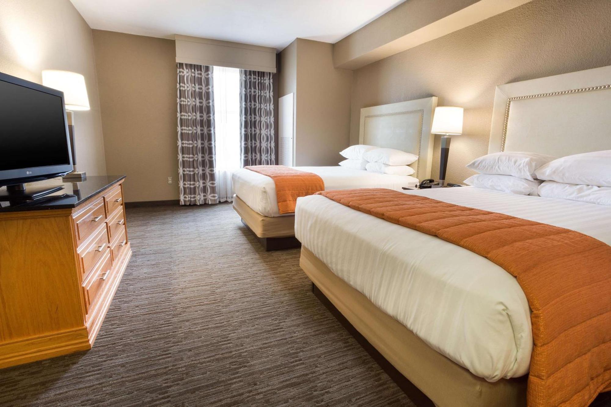 Queen Suite Two Queen Beds
