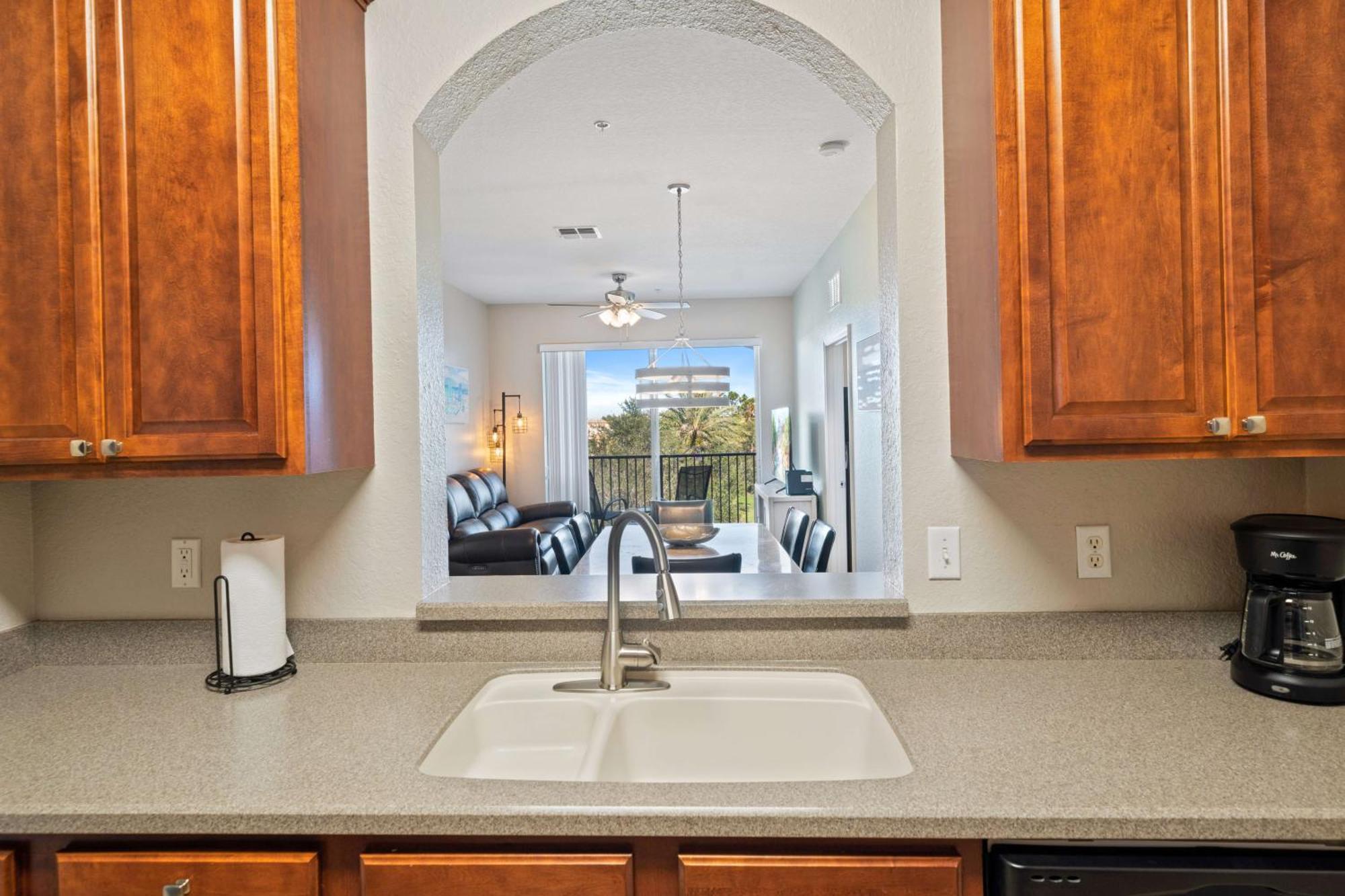 Deluxe Three-Bedroom Apartment,1537244071:JPEG