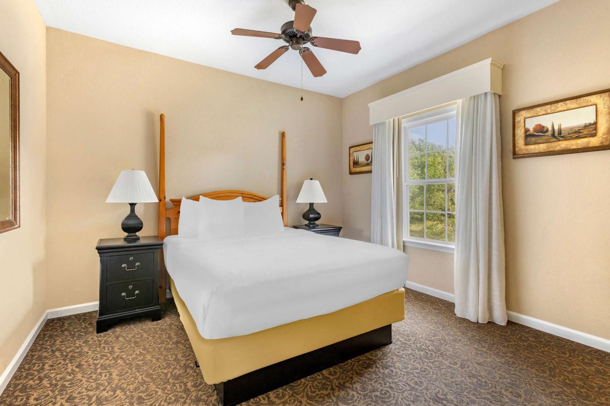 Two-Bedroom Suite One King Bed One Queen Bed Upstairs