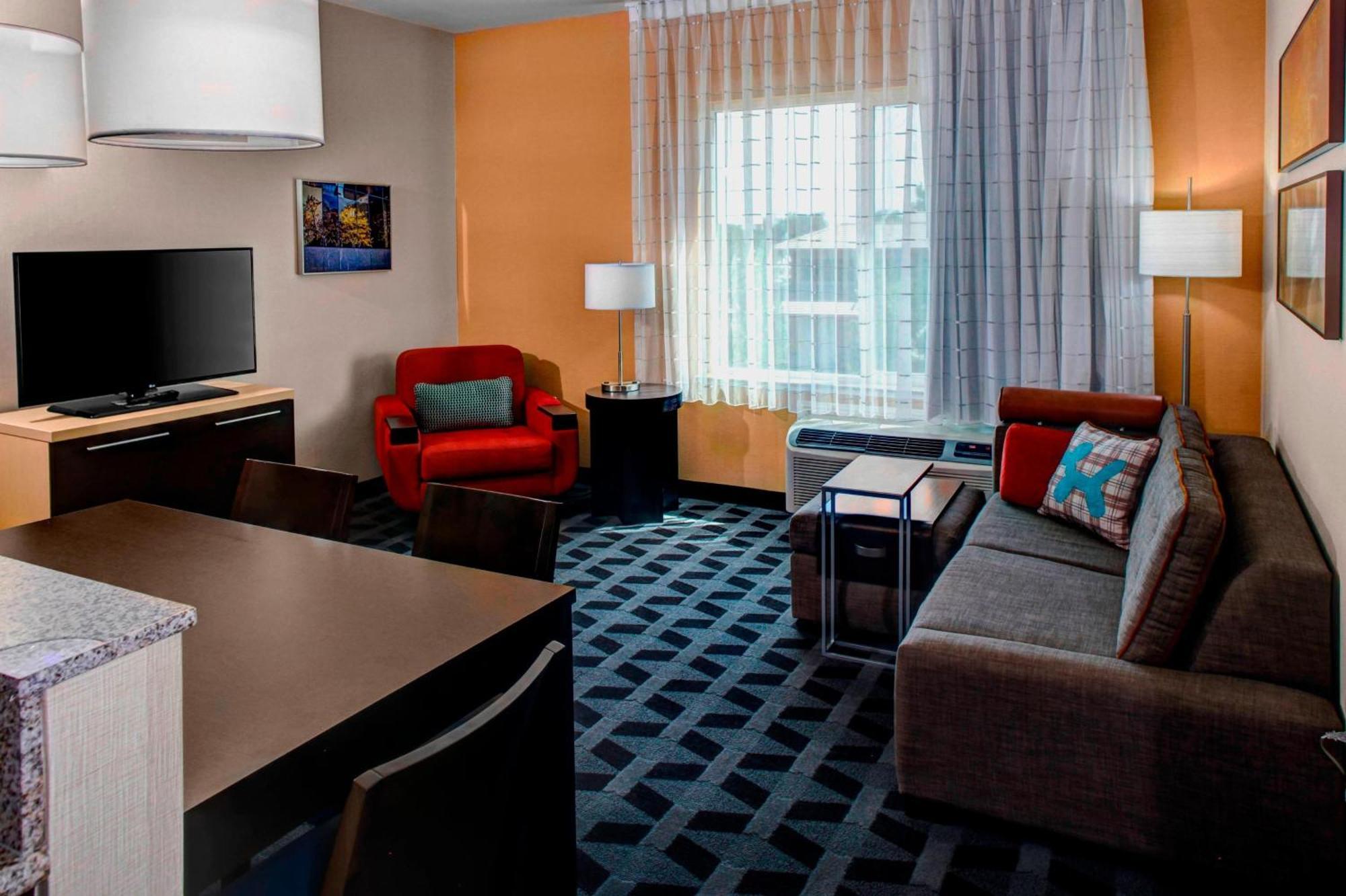 Two-Bedroom Suite with Adapted Tub - Mobility and Hearing Accessible