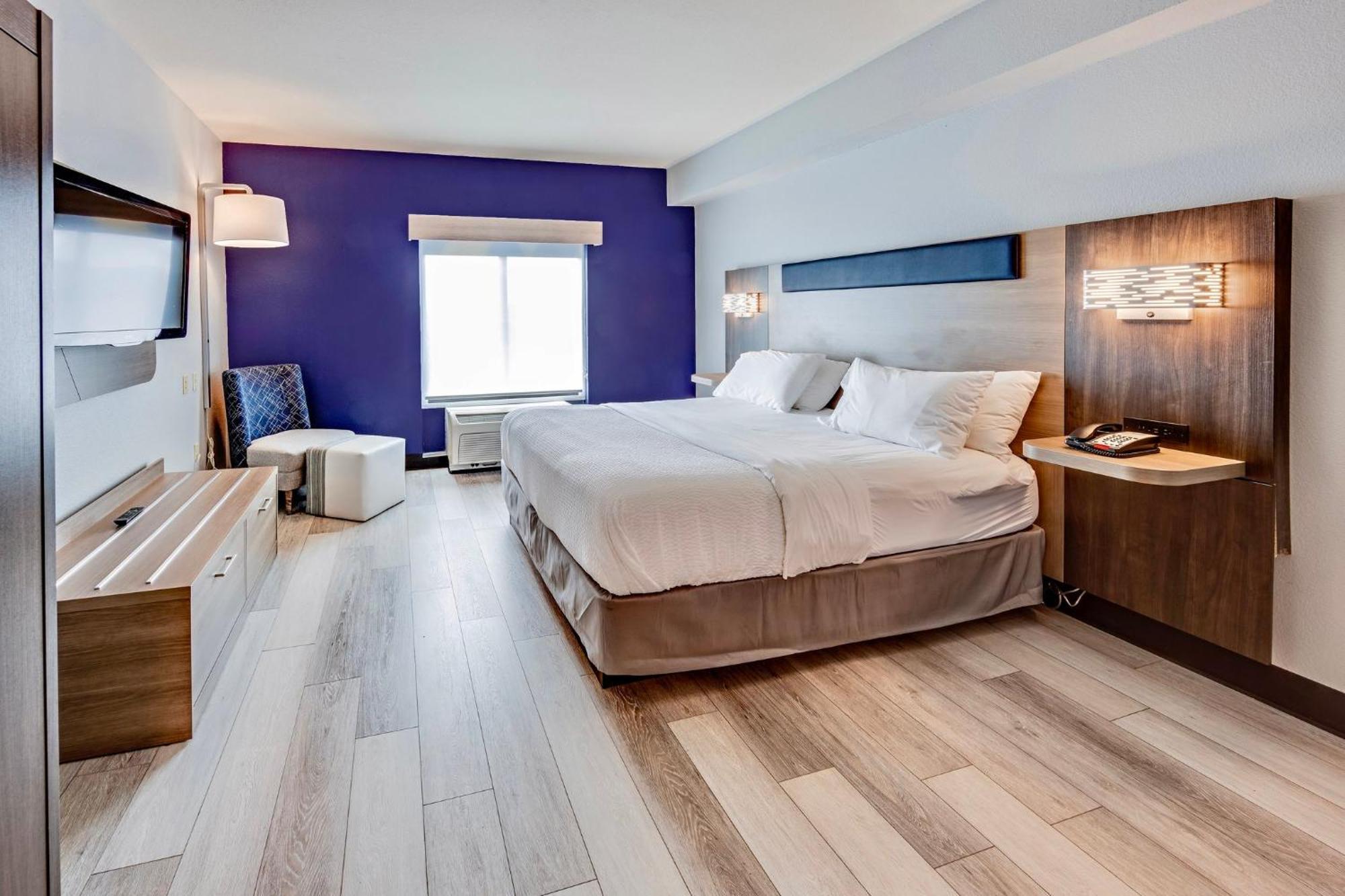 King Room - Hearing Accessible/Non-Smoking