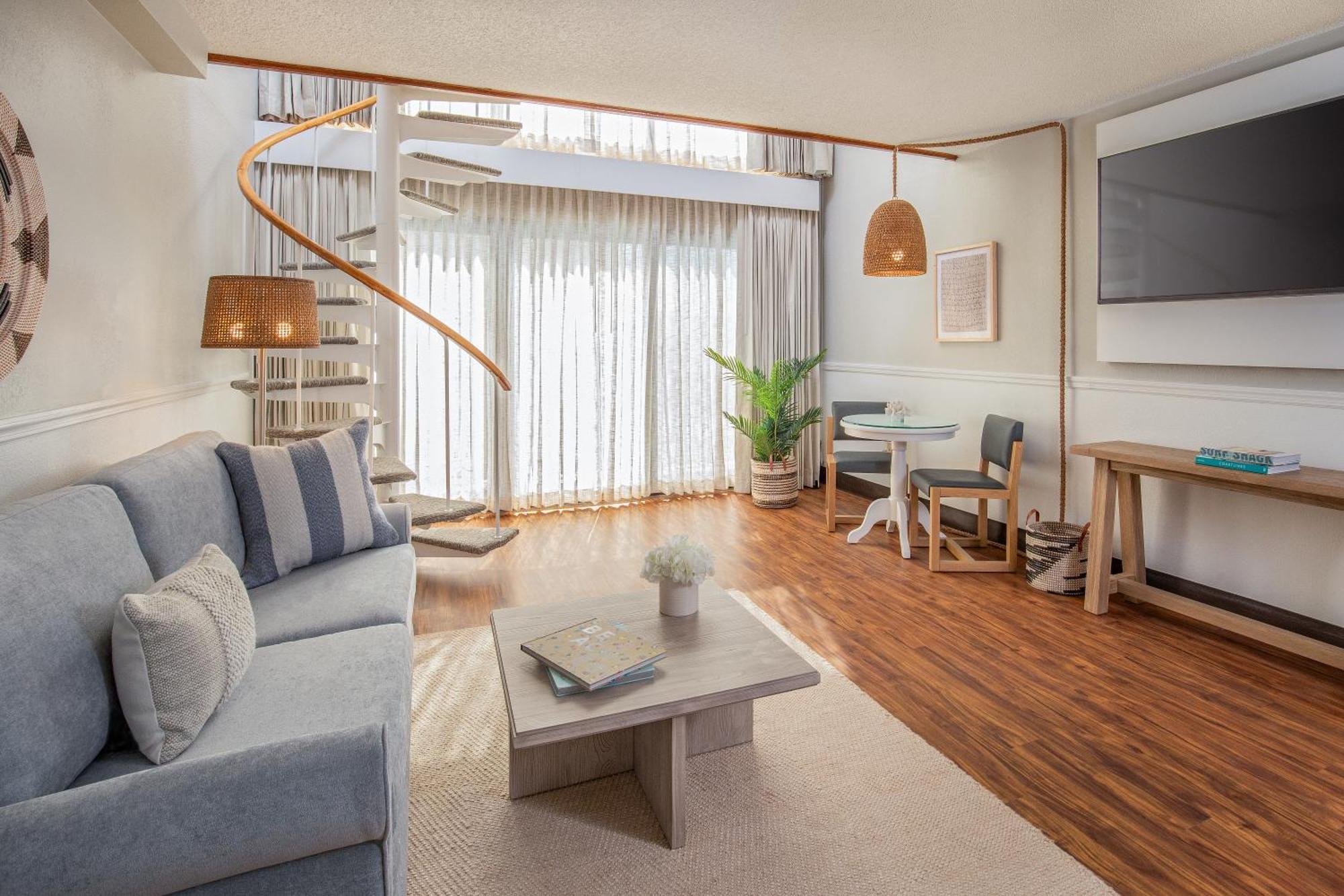 Cabana Suite with King Bed and Sofa Bed - Oceanside