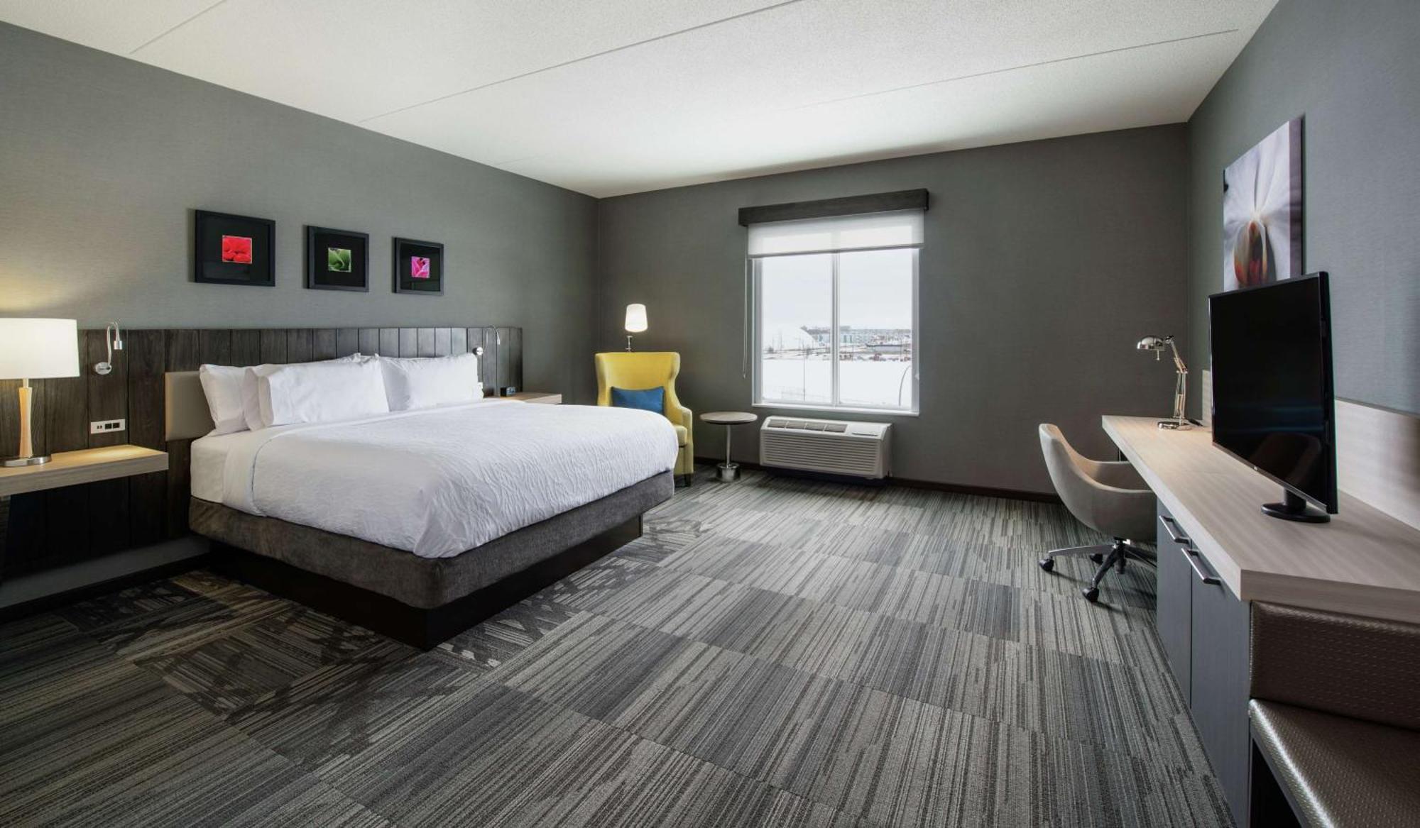 King Room with Roll-In Shower - Mobility and Hearing Accessible