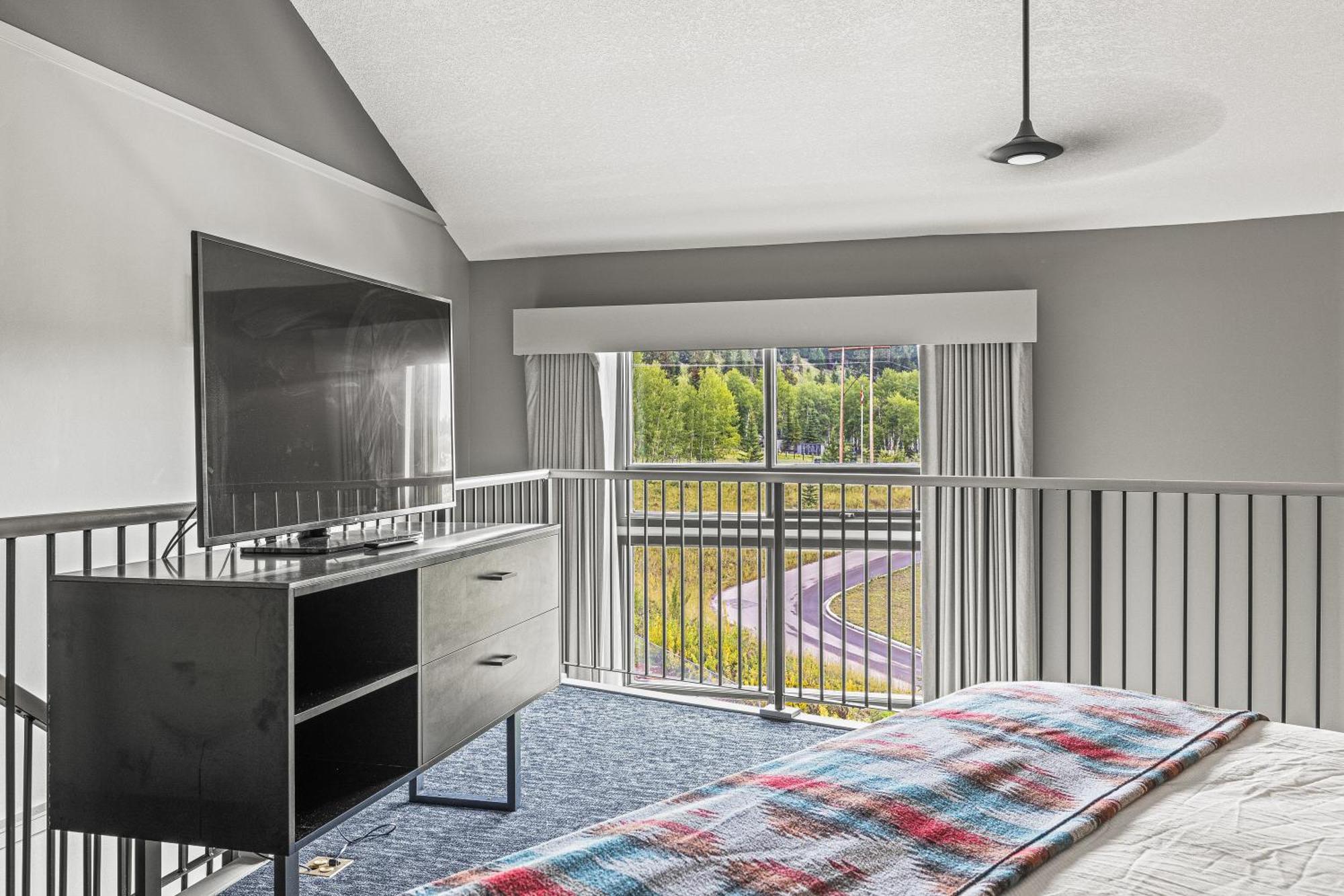 Superior King Loft Suite (Spa Not Included, Not Pet Friendly)