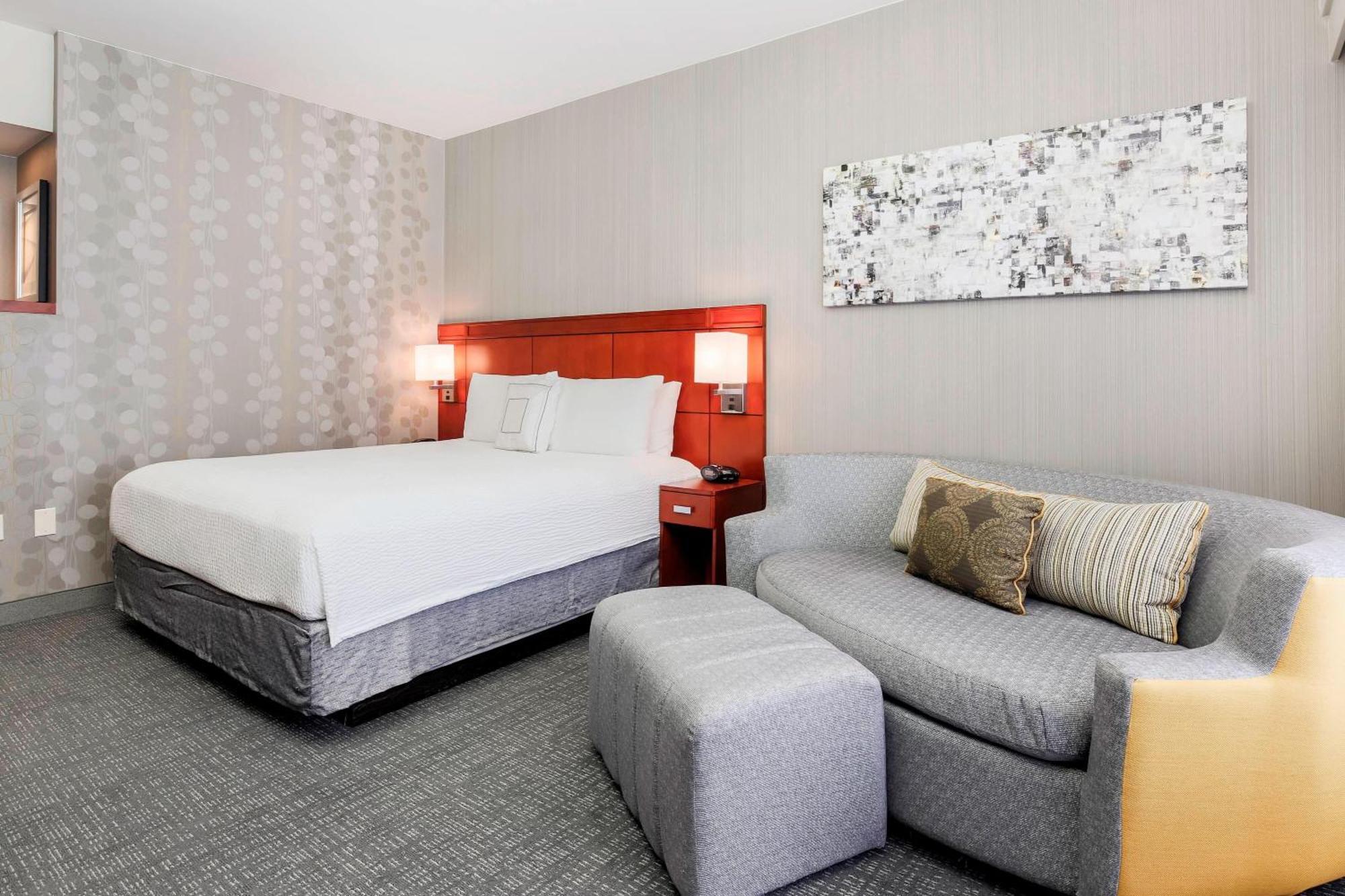Guest room, 1 King, Balcony