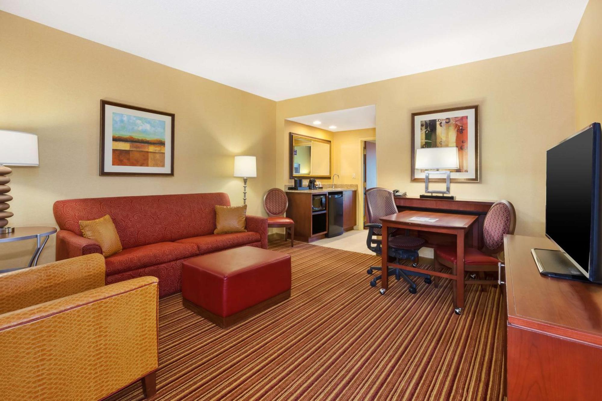 Suite Two Queen Beds Non-Smoking