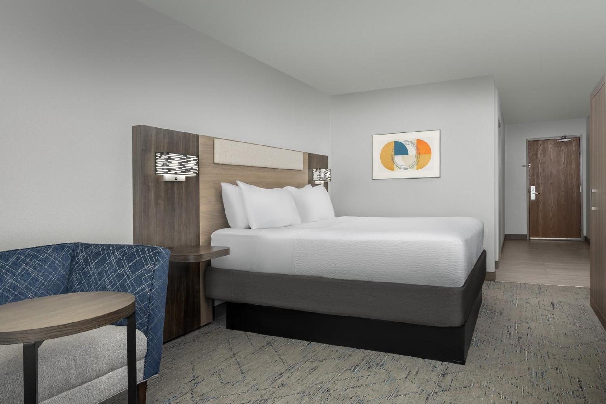 Standard King Room with Mobility Accessible Tub