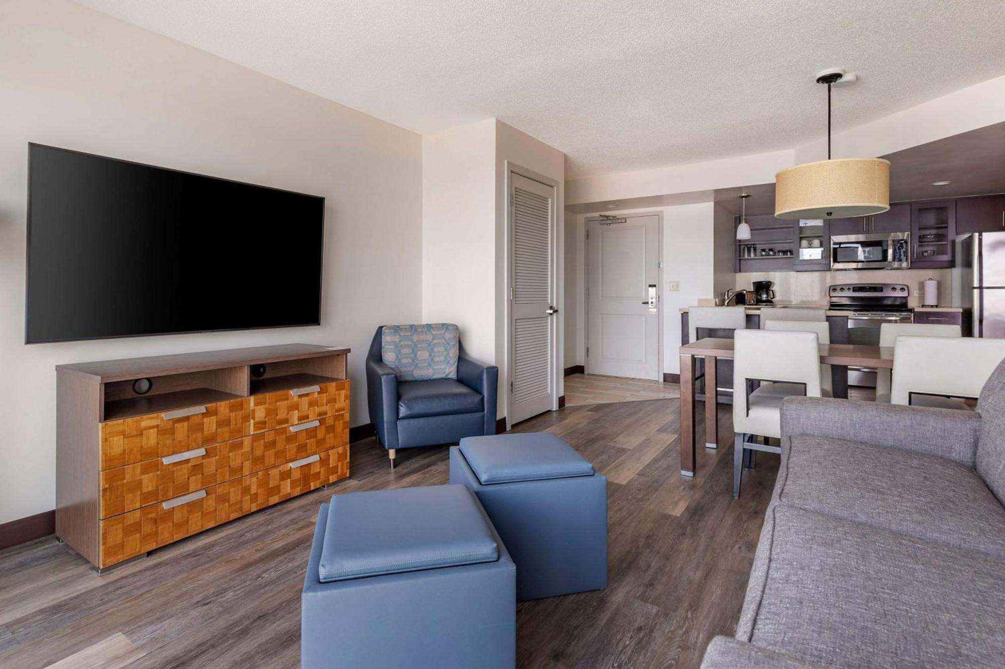 One-Bedroom Queen Suite Ocean Front