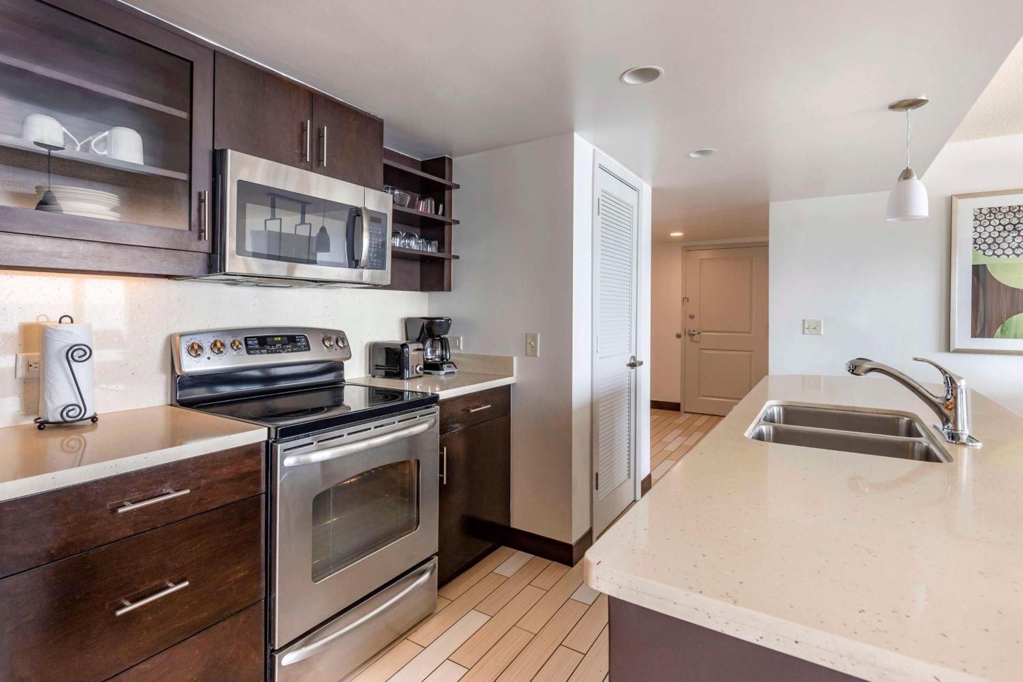 One-Bedroom Queen Suite Ocean Front