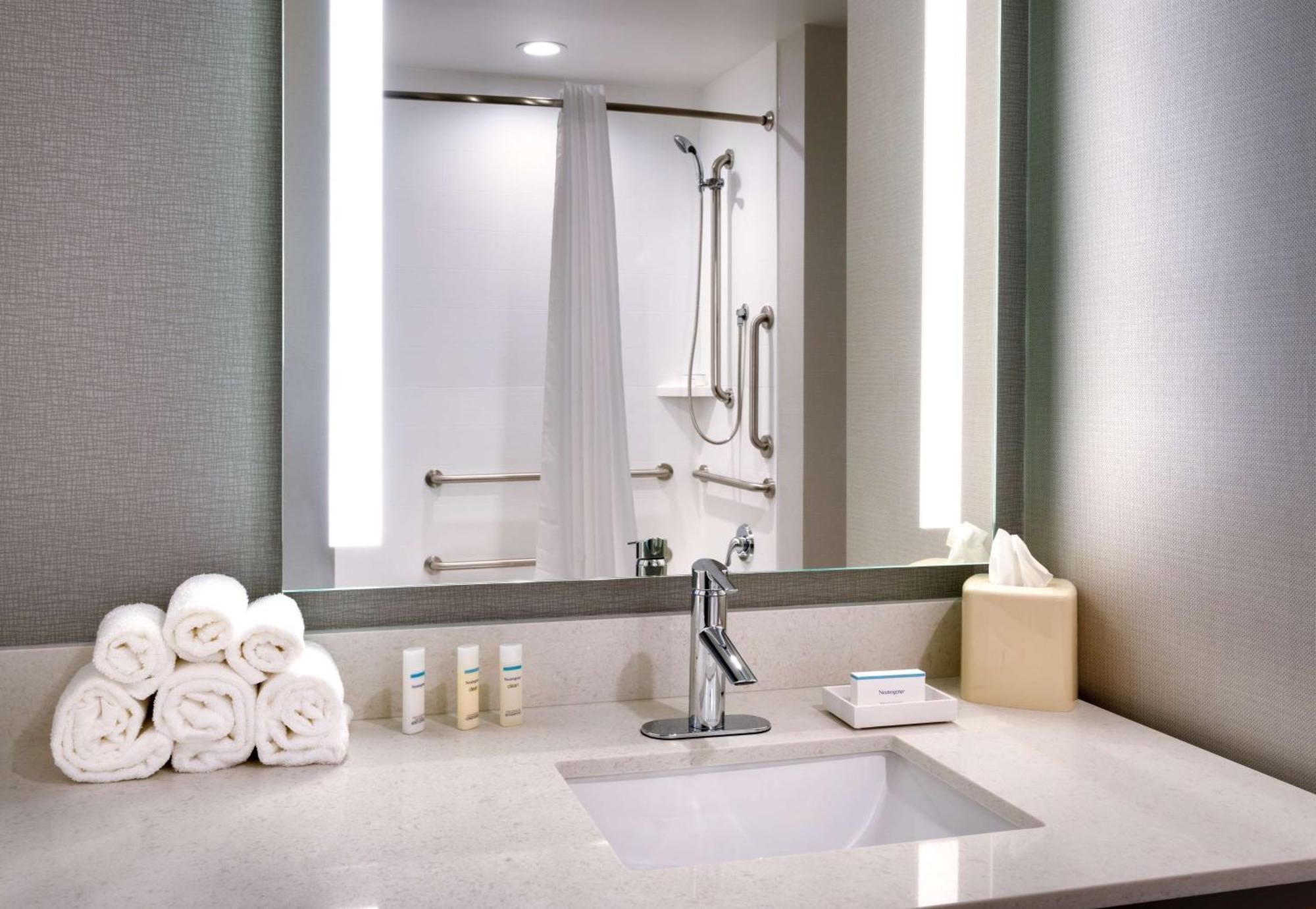 King Room Tub Mobility Hearing Access