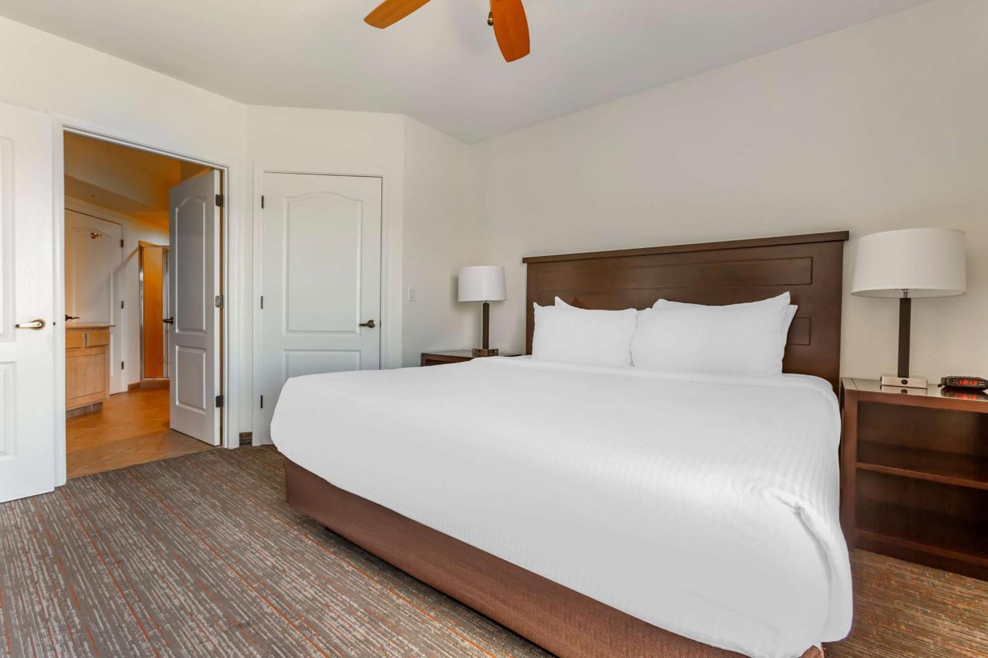 1 BEDROOM 1 KING SUITE 3X3 SHOWER