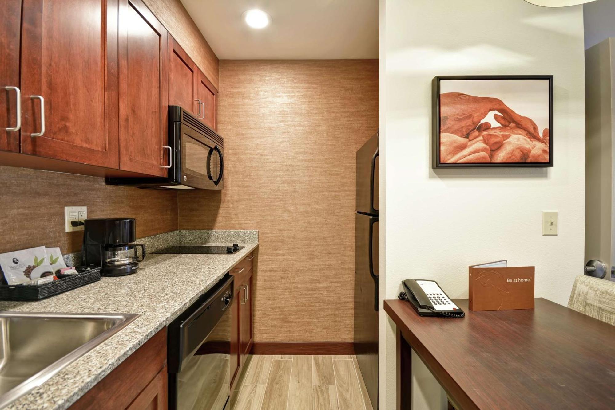 One-Bedroom King Suite - Non-Smoking