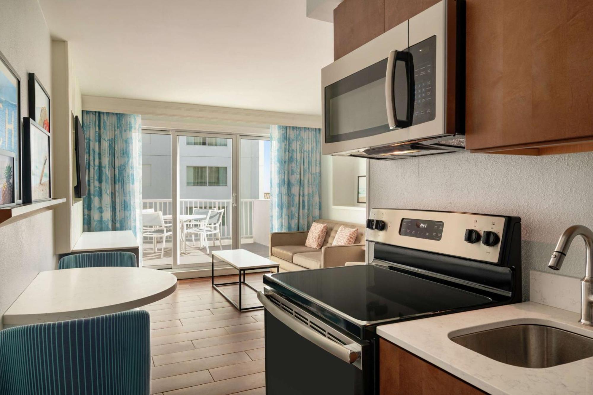 Junior King Suite with Kitchen and Balcony - Partial Ocean View