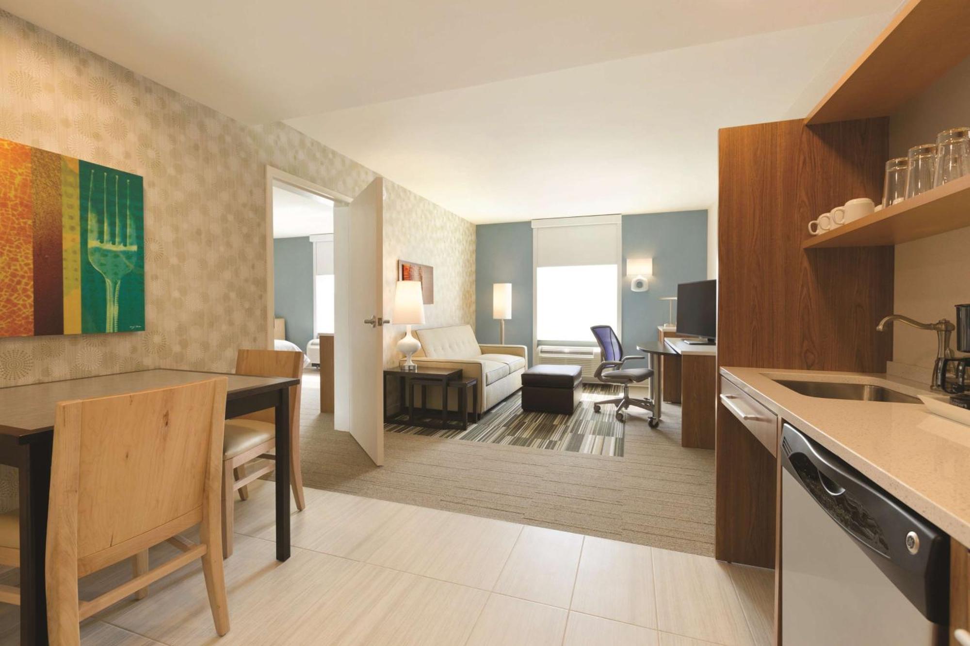 King Suite Hearing Access or Non-Smoking